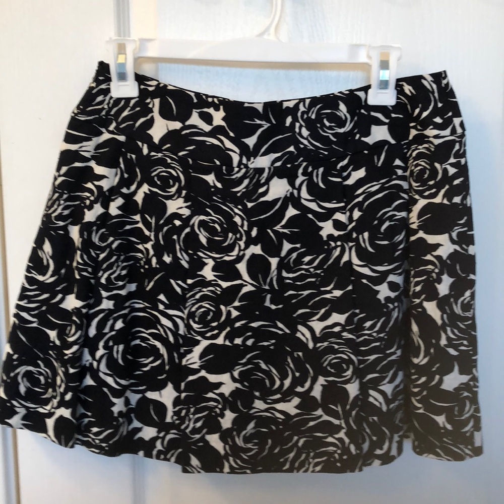 Floral mid thigh skirt